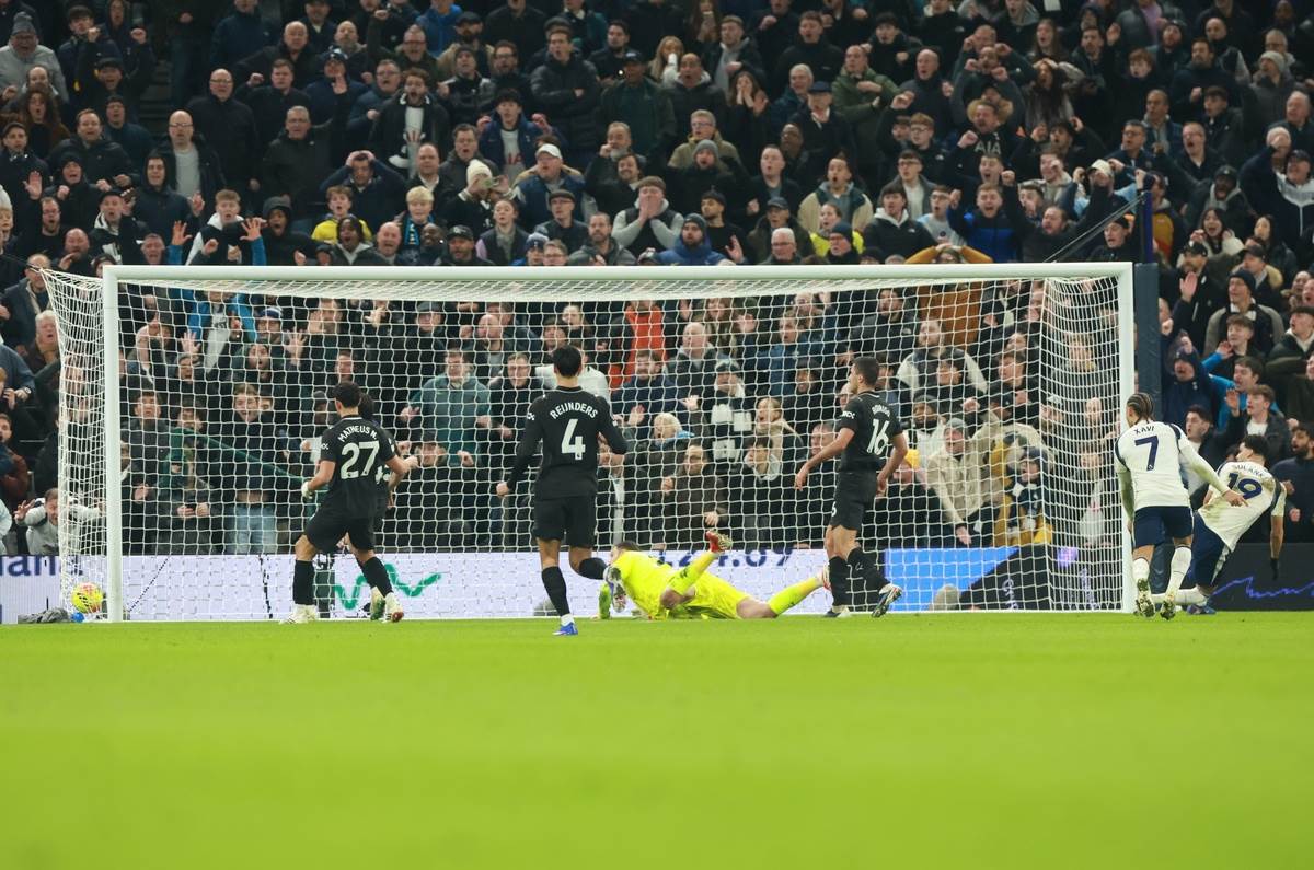 Dominik Solanke dao gol petom na Totenhem Mančester siti