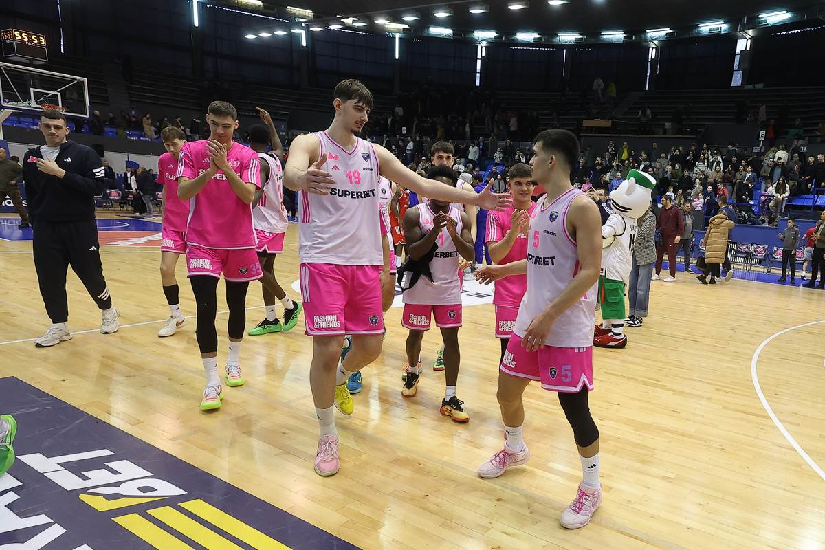 Slavlje košarkaša Mege posle pobede protiv Zvezde