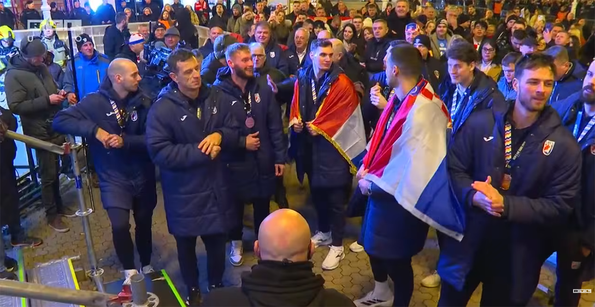 Doček rukometaša (7).png