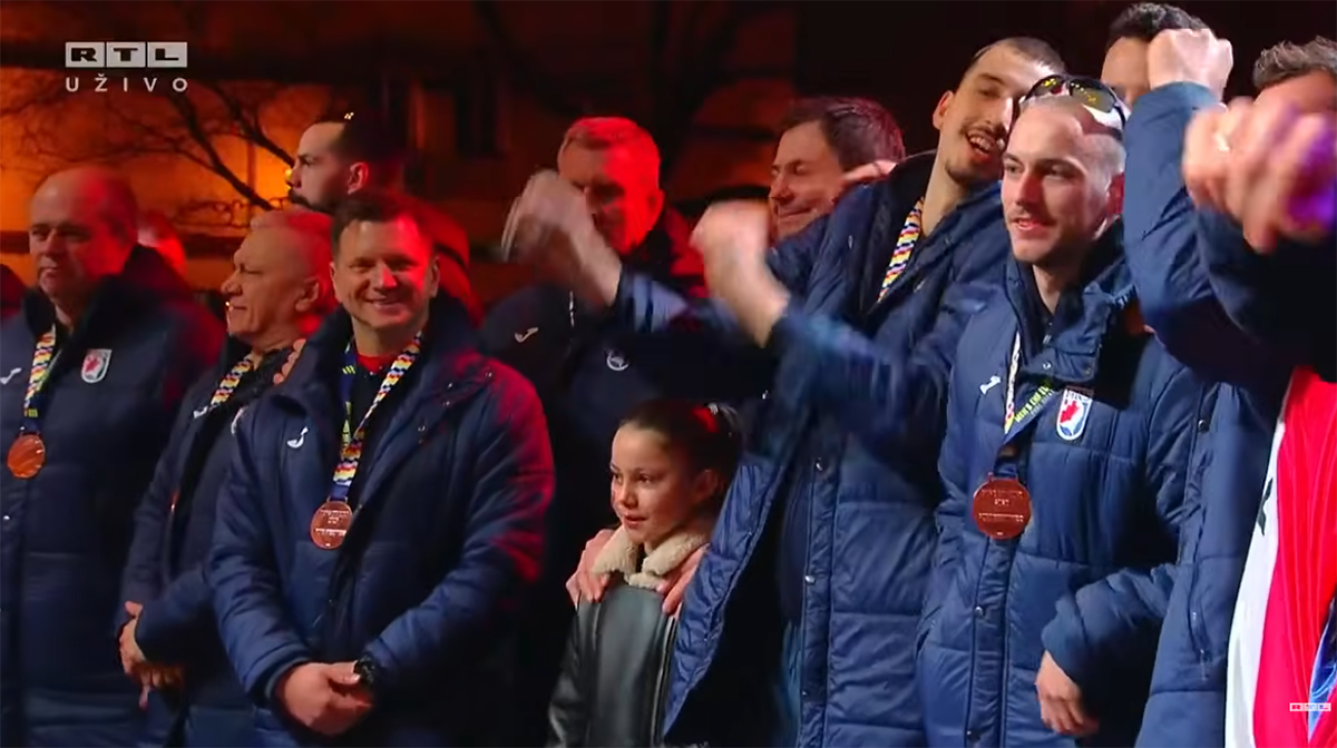 Doček rukometaša (9).png