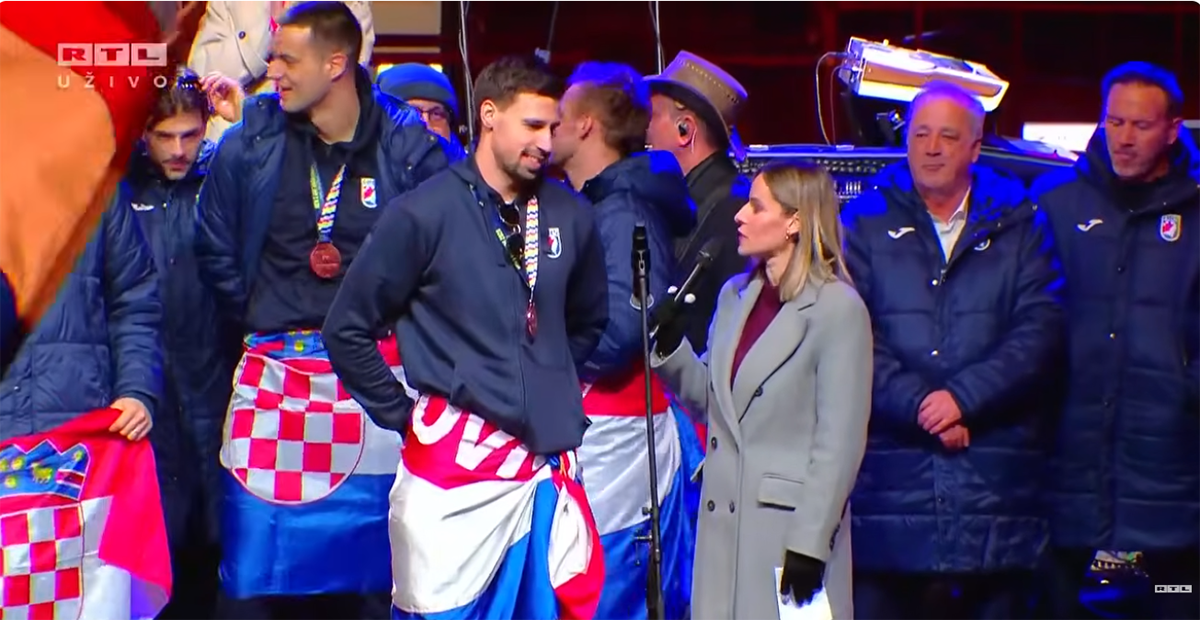 Doček rukometaša (11).png