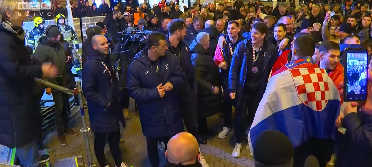 Doček rukometaša (14).png