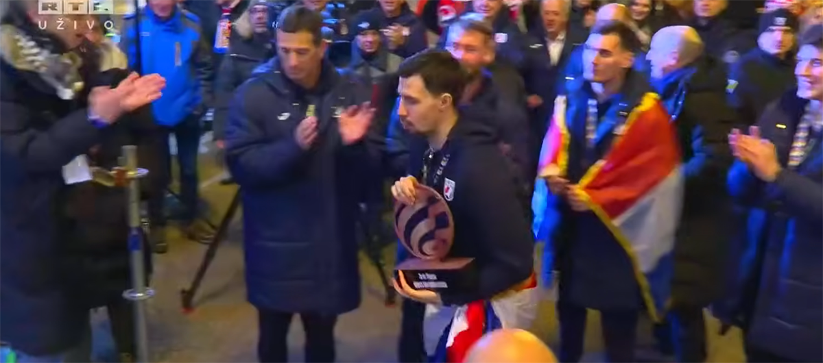 Doček rukometaša (18).png