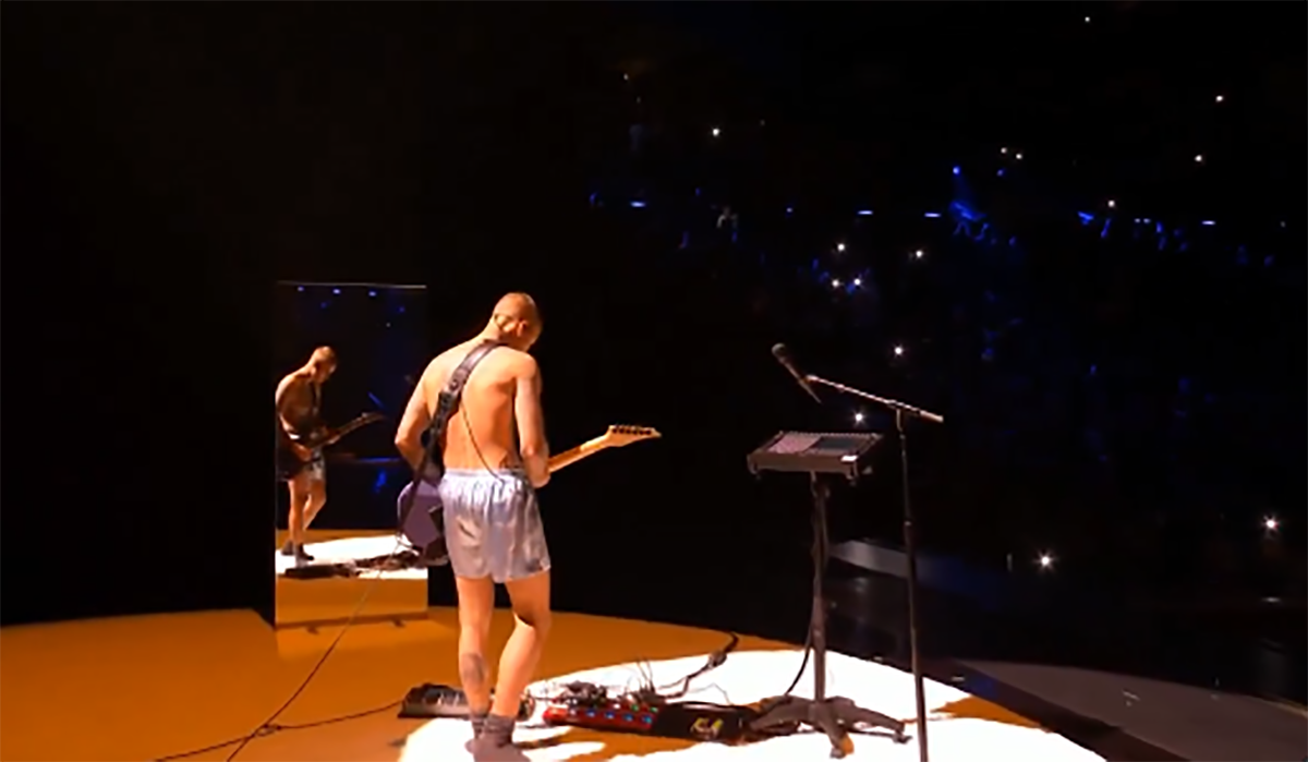 Džastin Biber na Gremiju u gaćama  (2).png