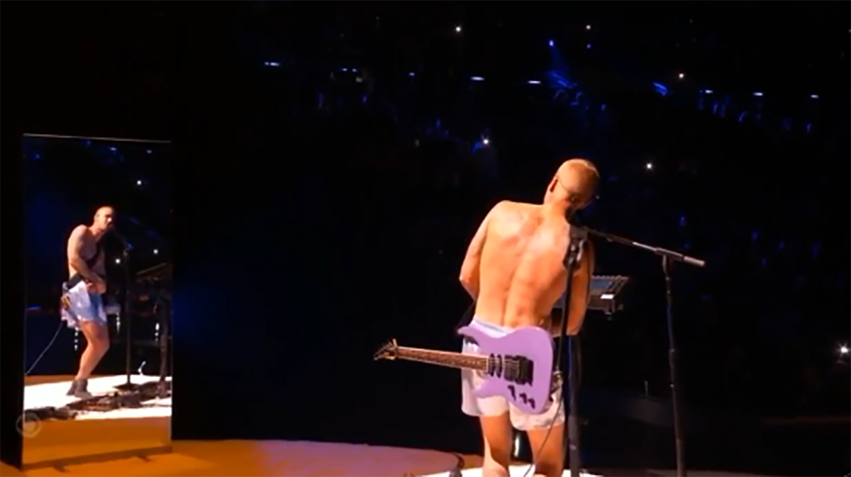 Džastin Biber na Gremiju u gaćama  (5).png