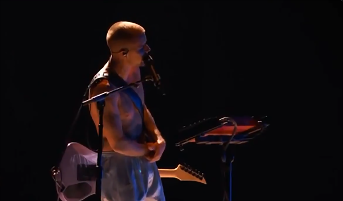 Džastin Biber na Gremiju u gaćama  (6).png