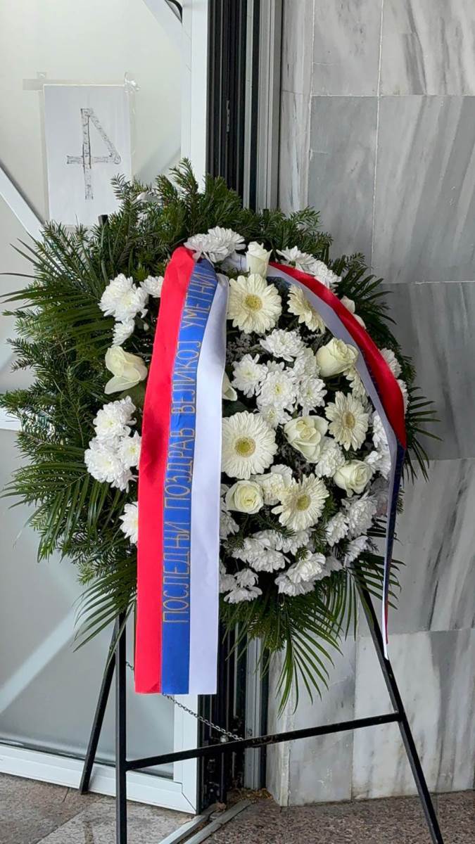 Nikola Selaković poslao venac na sahranu Beti Đorđević (2).jpg