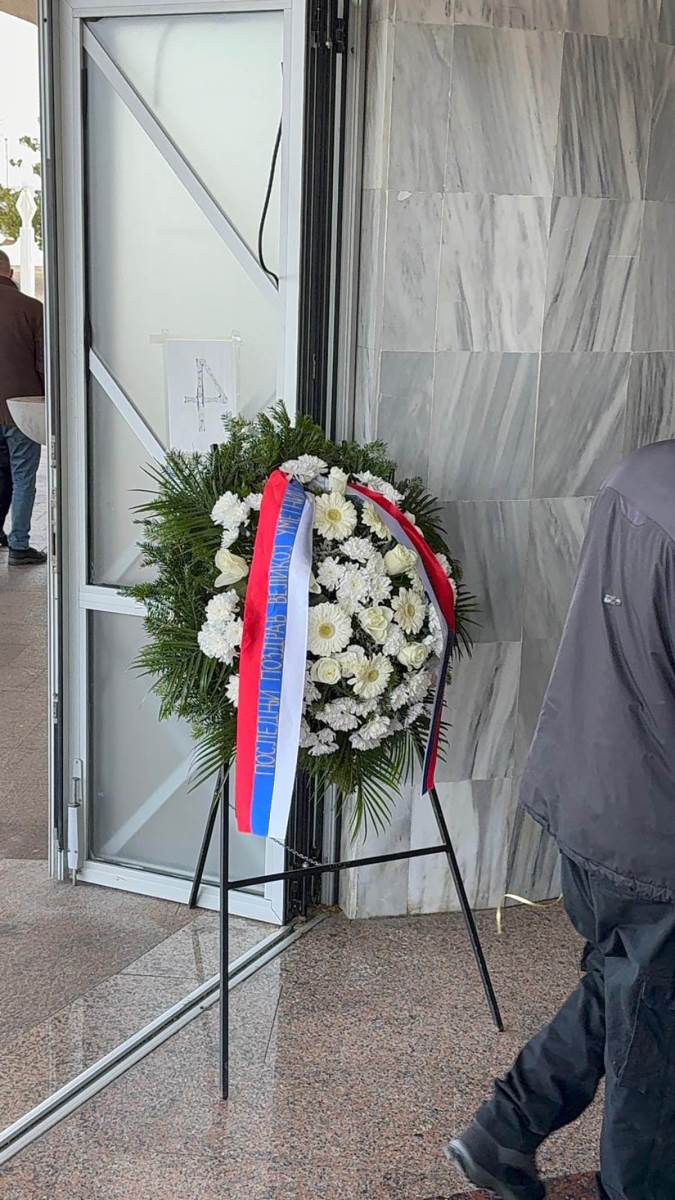 Nikola Selaković poslao venac na sahranu Beti Đorđević (1).jpg