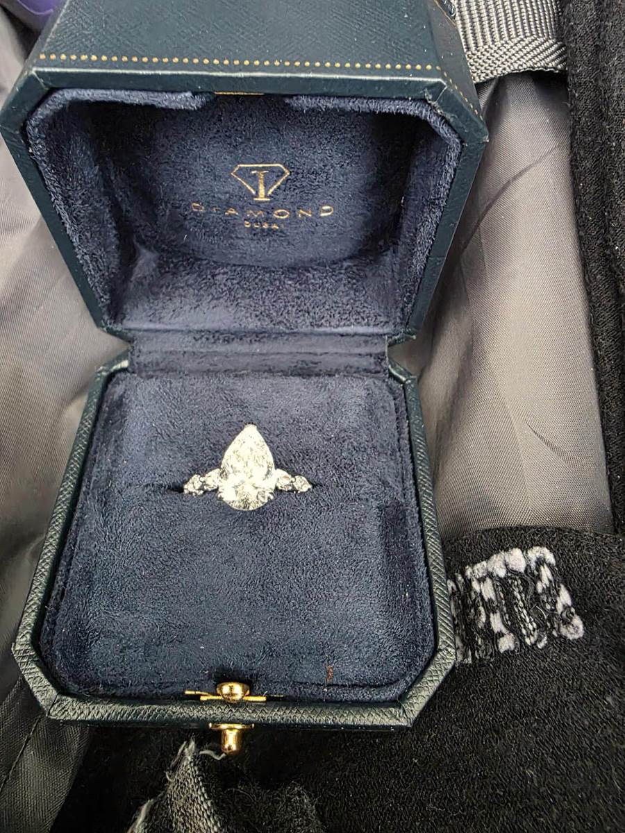 Dijamantski prsten u koferu (5).jpg