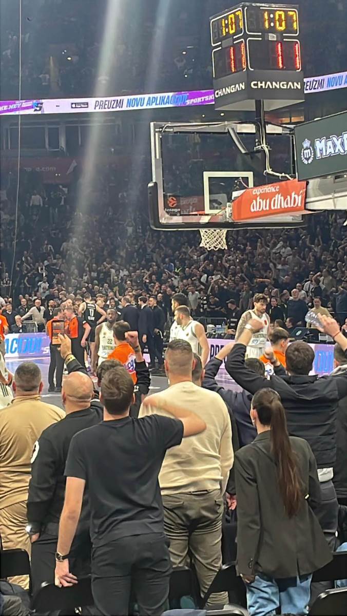 Rogavopulos nesportski potez i haos u Areni (3).jpg