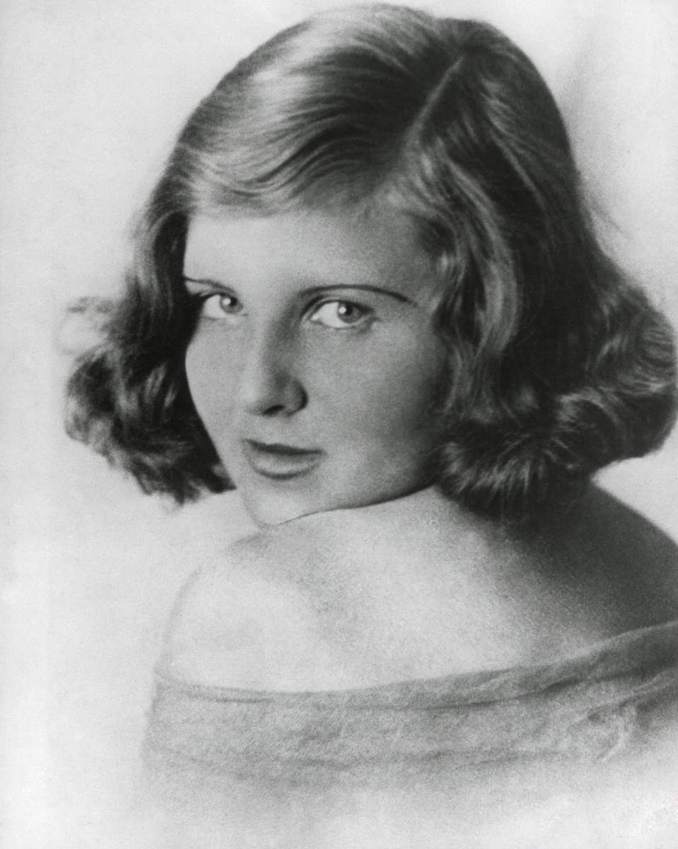 Eva Braun (2).jpg