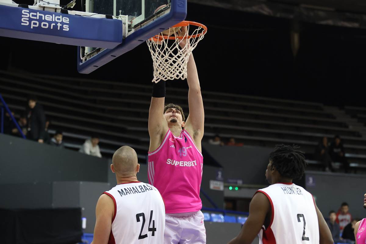 Luiđi Suigo košarkaš Mege