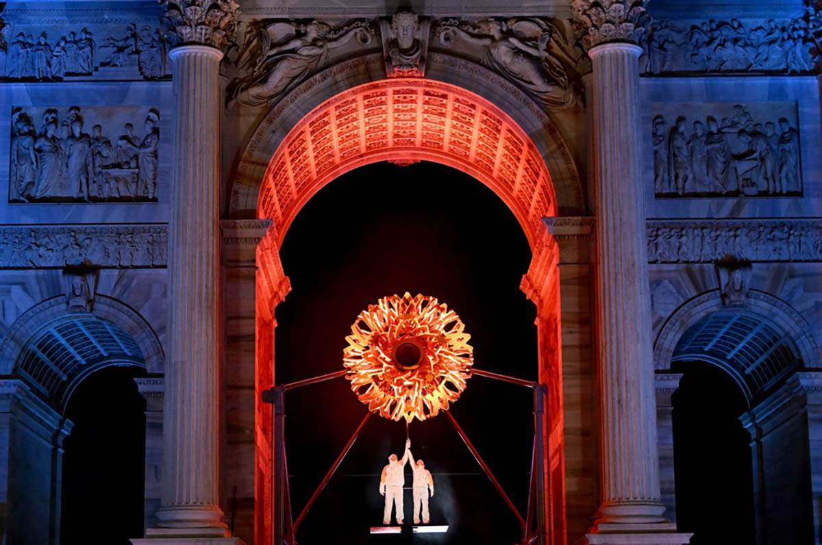 Alberto Tomba upalio olimpijski plamen (2).jpg