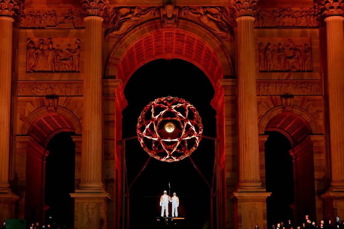 Alberto Tomba upalio olimpijski plamen (4).jpg