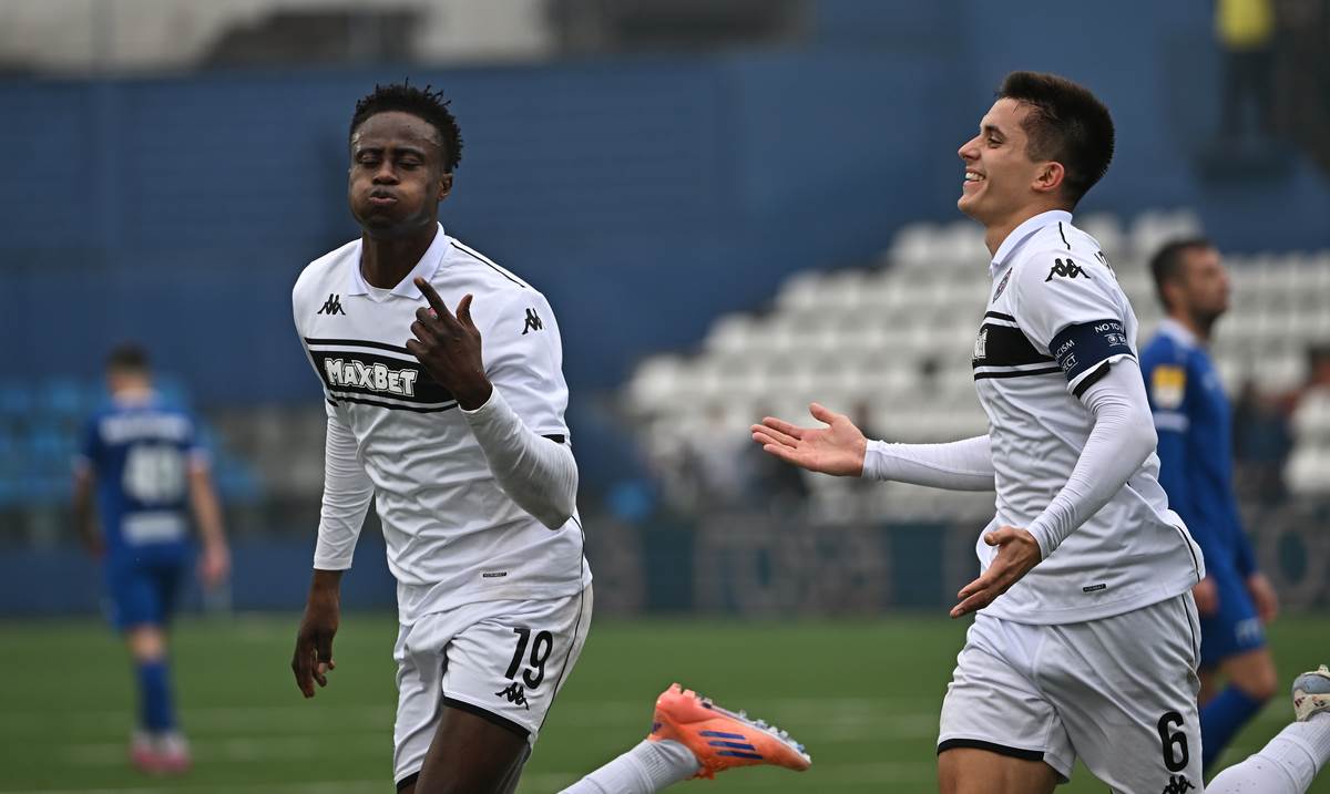 Demba Sek slavi gol Partizana.