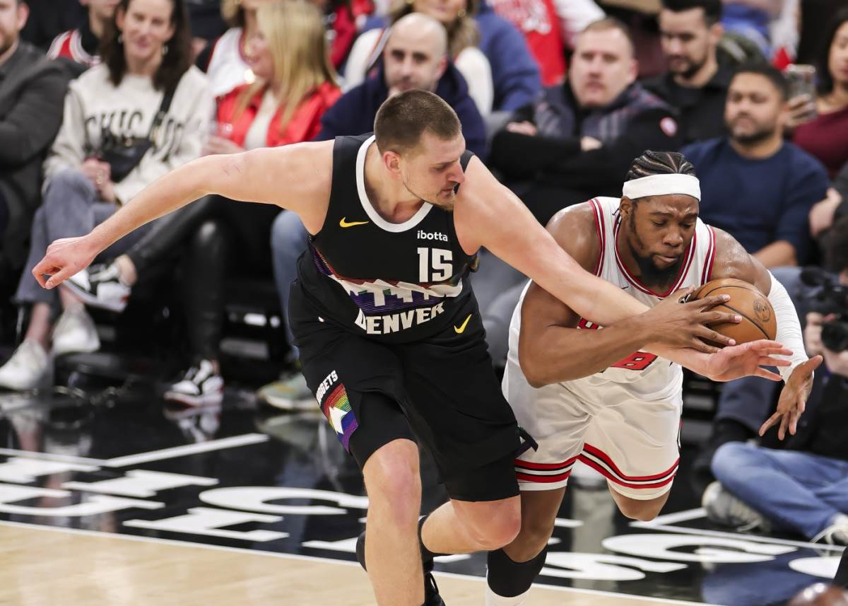 Nikola Jokić na utakmici protiv Čikaga gde je upisao istorijski tripl-dabl