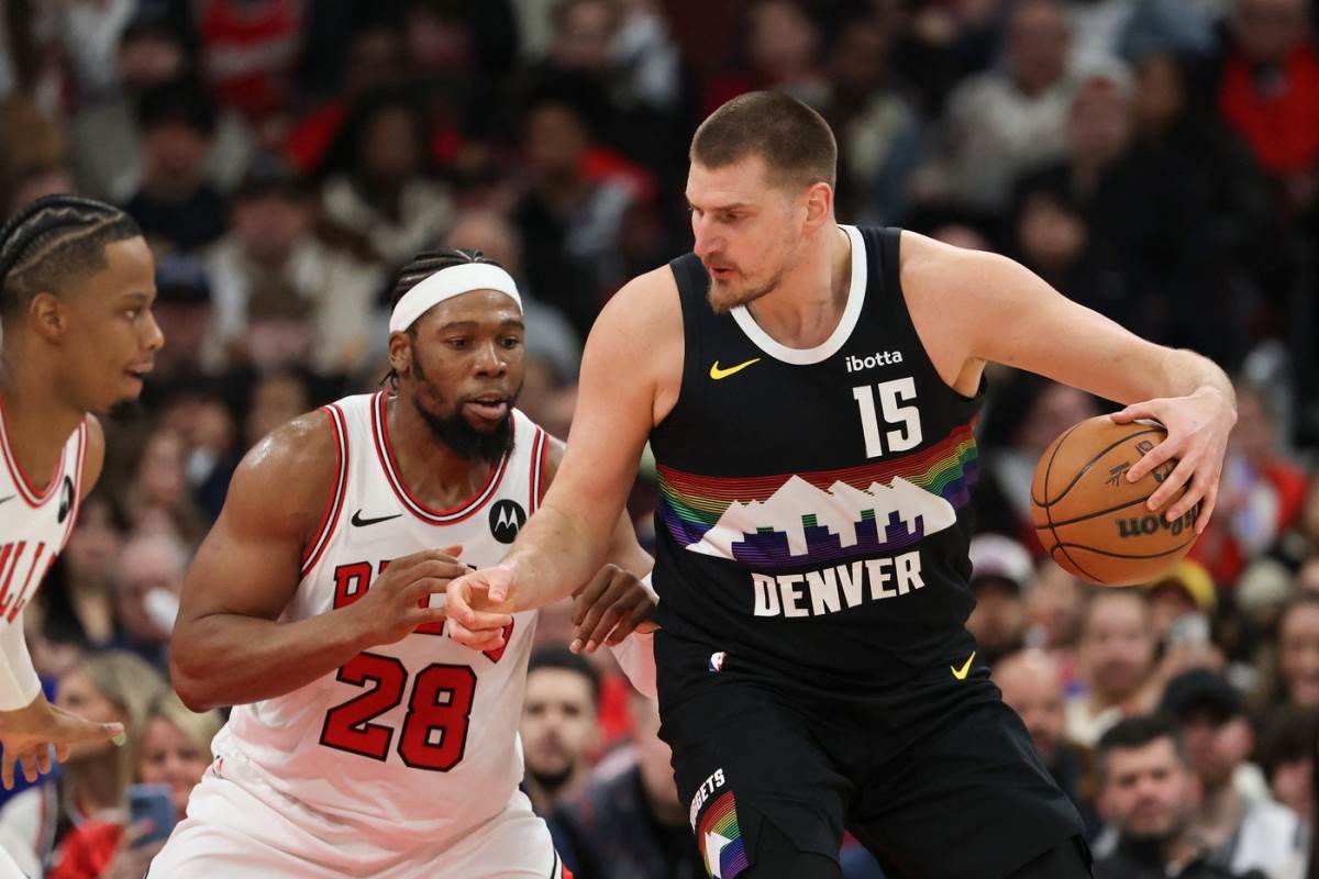 Nikola Jokić na utakmici protiv Čikaga gde je upisao istorijski tripl-dabl