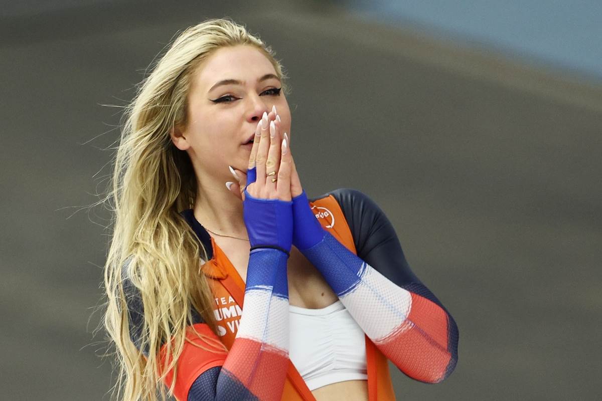 Juta Lirdam slavi pobedu raskopčana