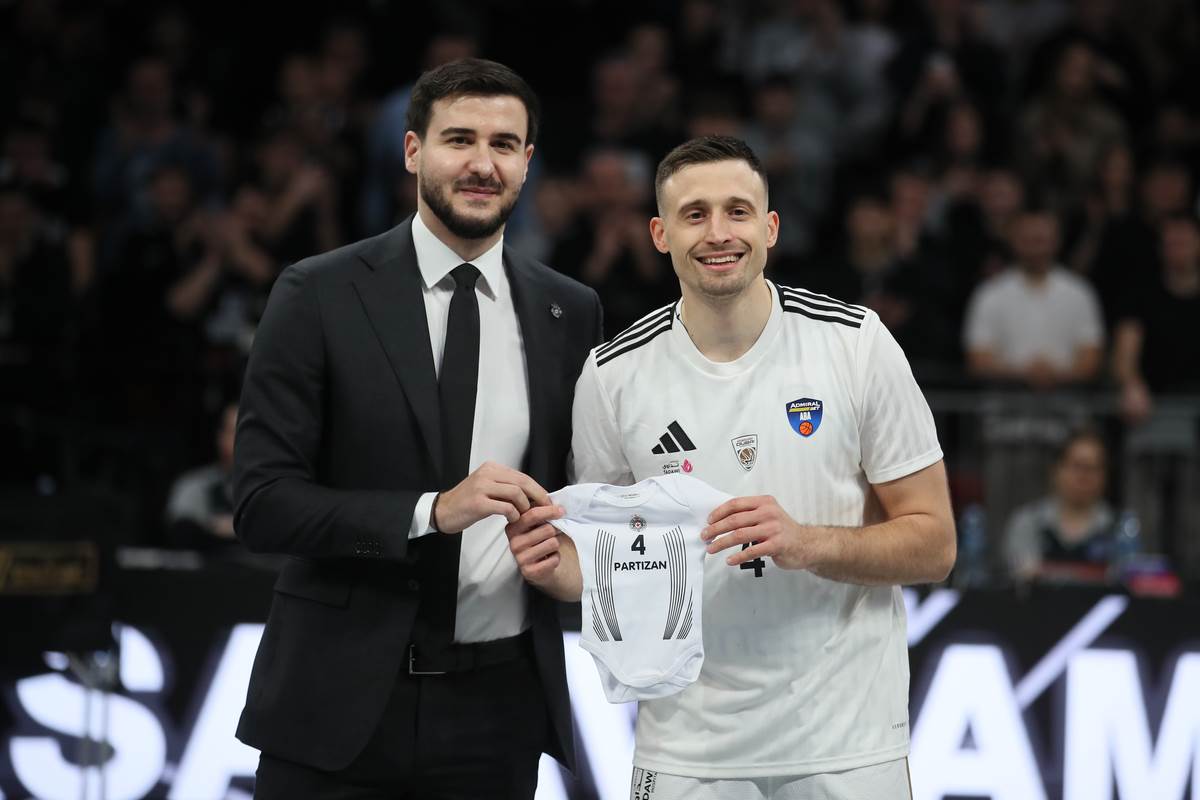 COI-0604.JPGAleksa Avramović na meču Partizana i Dubaija