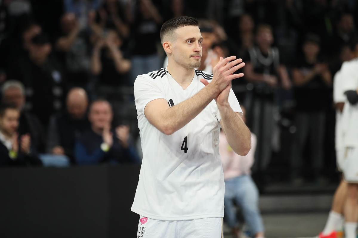 Aleksa Avramović na meču Partizana i Dubaija u Areni