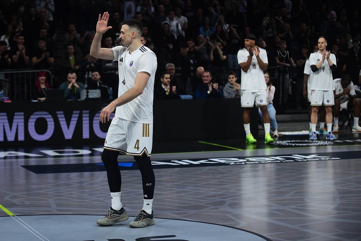 Aleksa Avramović na meču Partizana i Dubaija u Areni