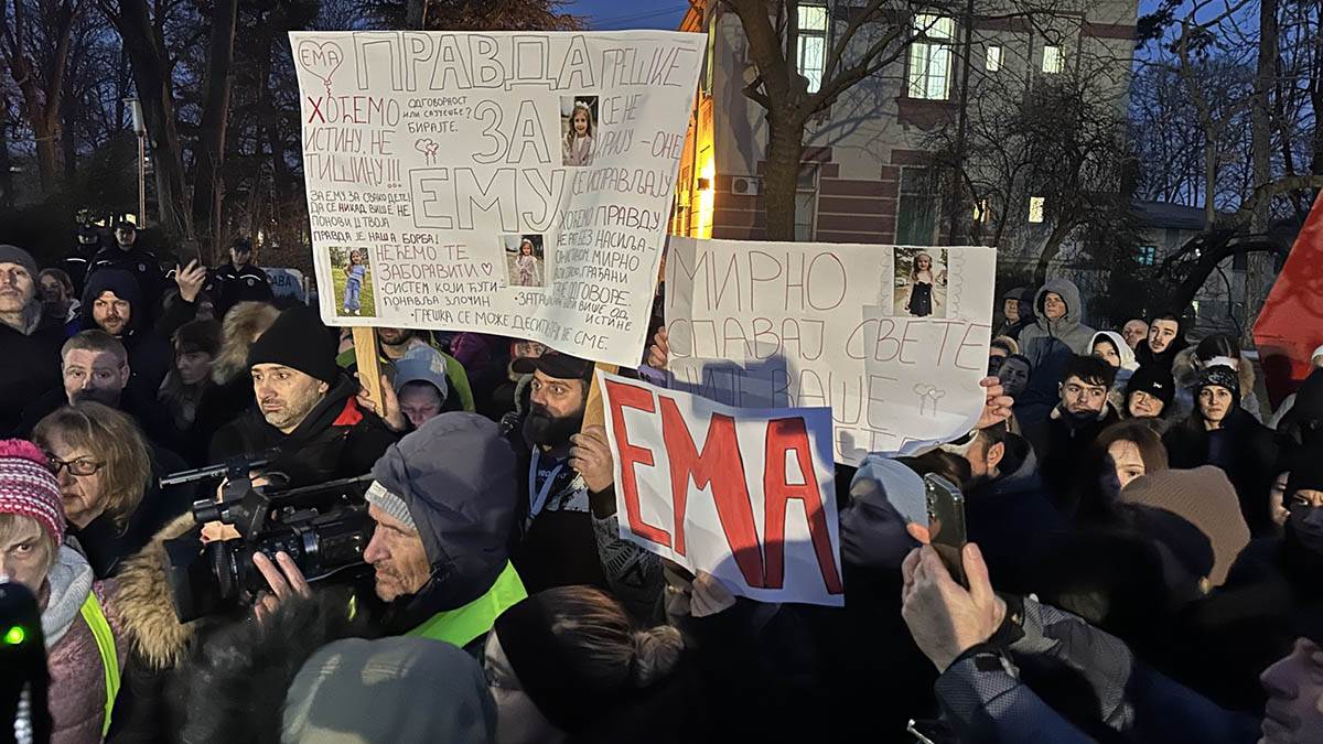 Preminula devojčica nakon operacije krajnika, Protest u Čačku (2).jpg