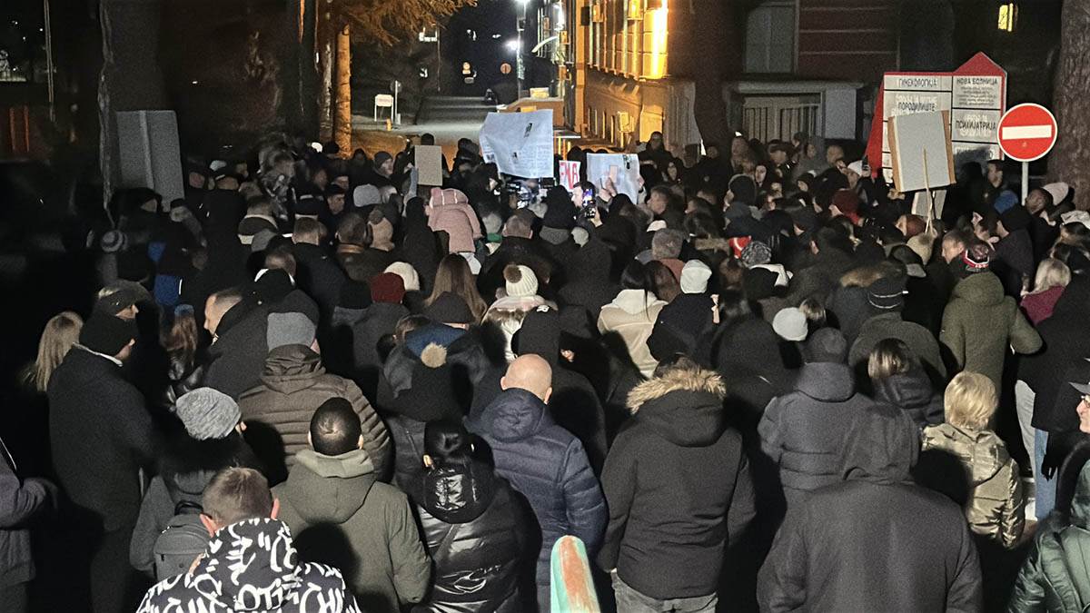 Preminula devojčica nakon operacije krajnika, Protest u Čačku (3).jpg