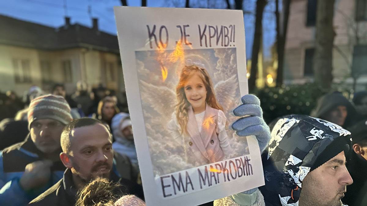 Preminula devojčica nakon operacije krajnika, Protest u Čačku (1).jpg