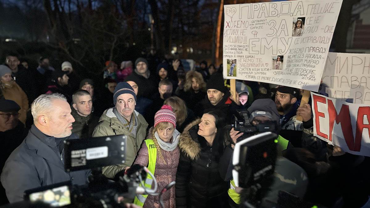 Preminula devojčica nakon operacije krajnika, Protest u Čačku (5).jpg