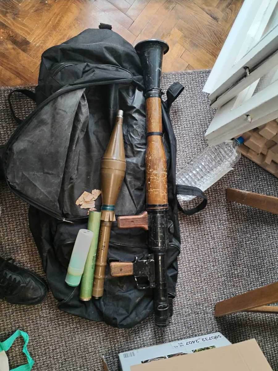 Oružje, oprema i maske nađeni kod kavčana (7) .jpg