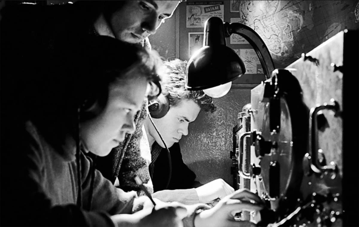 UVB 76, Radio stanica Sudnjeg dana u Rusiji, Buzzer