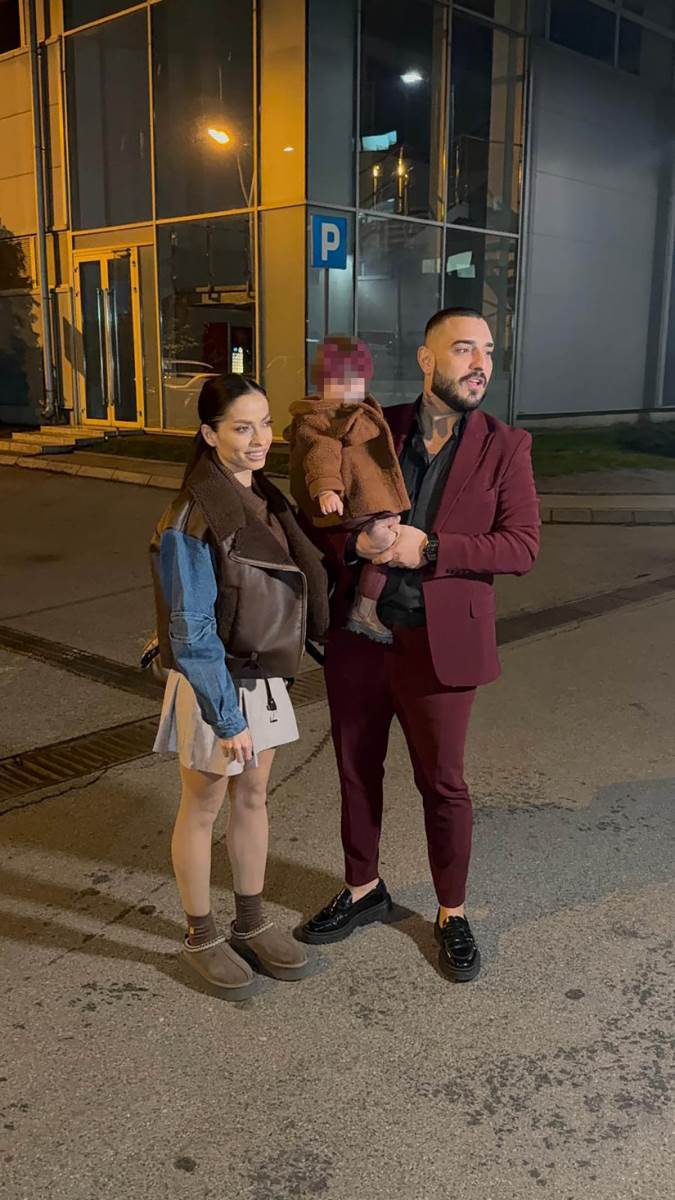 Darko Lazić sa ženom i cerkicom stigao na snimanje novogodišnjeg programa (5).jpg