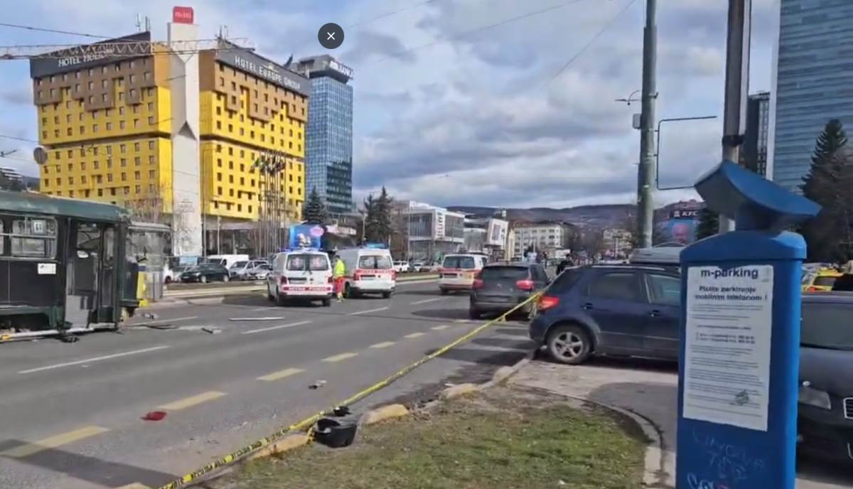 Tramvaj iskočio iz šina u Sarajevu (4).png