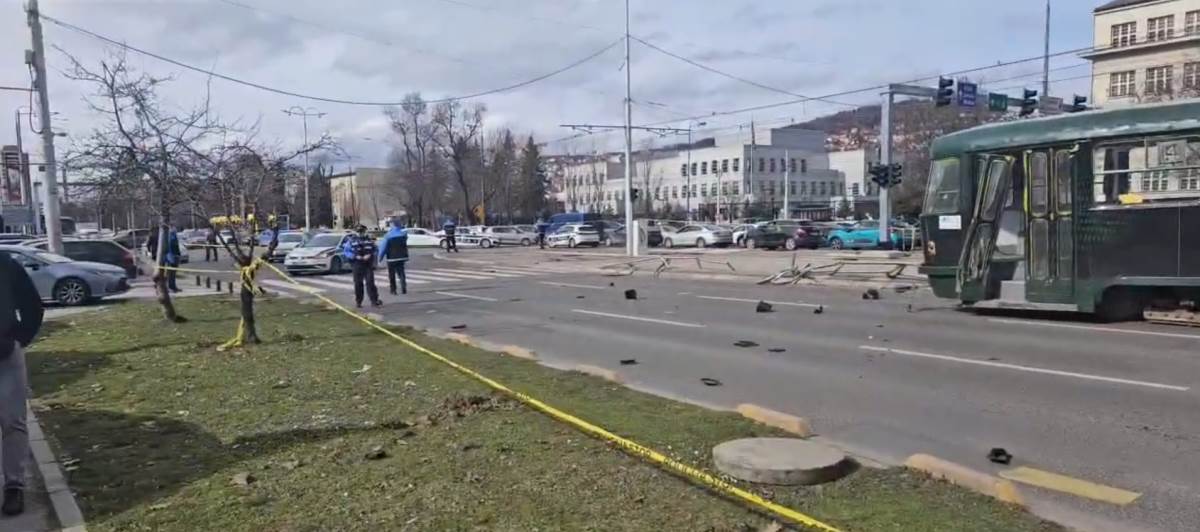 Tramvaj iskočio iz šina u Sarajevu (5).png