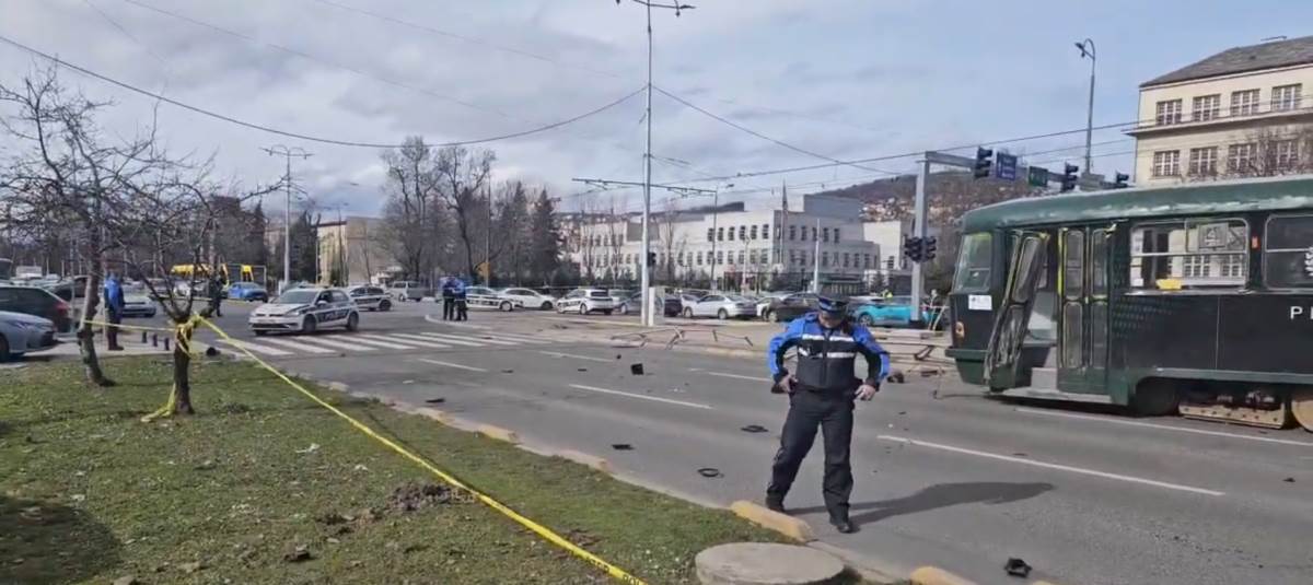 Tramvaj iskočio iz šina u Sarajevu (1).png