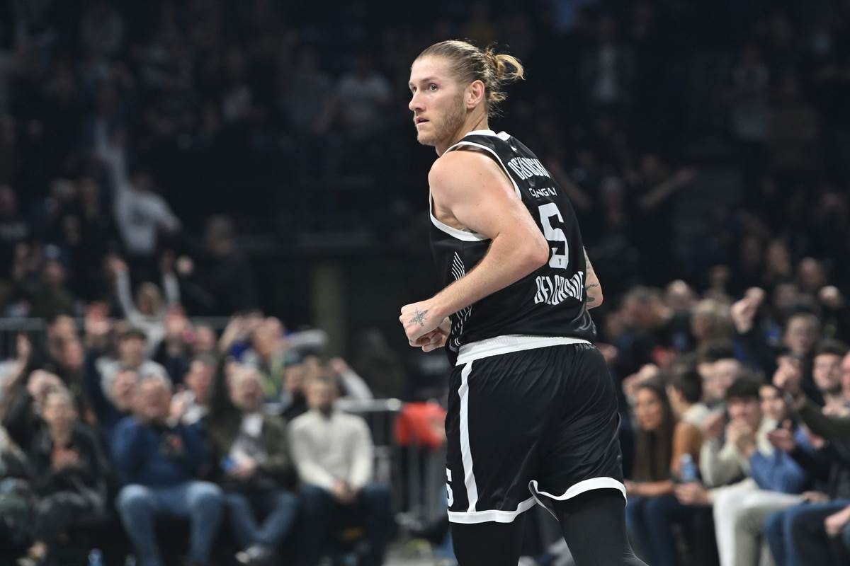 Dilan Osetkovski košarkaš Partizana na meču sa Panatinaikosom