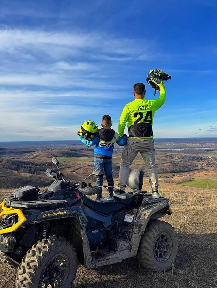 Darko Lazić sa sinom na kvadu  (10).jpg