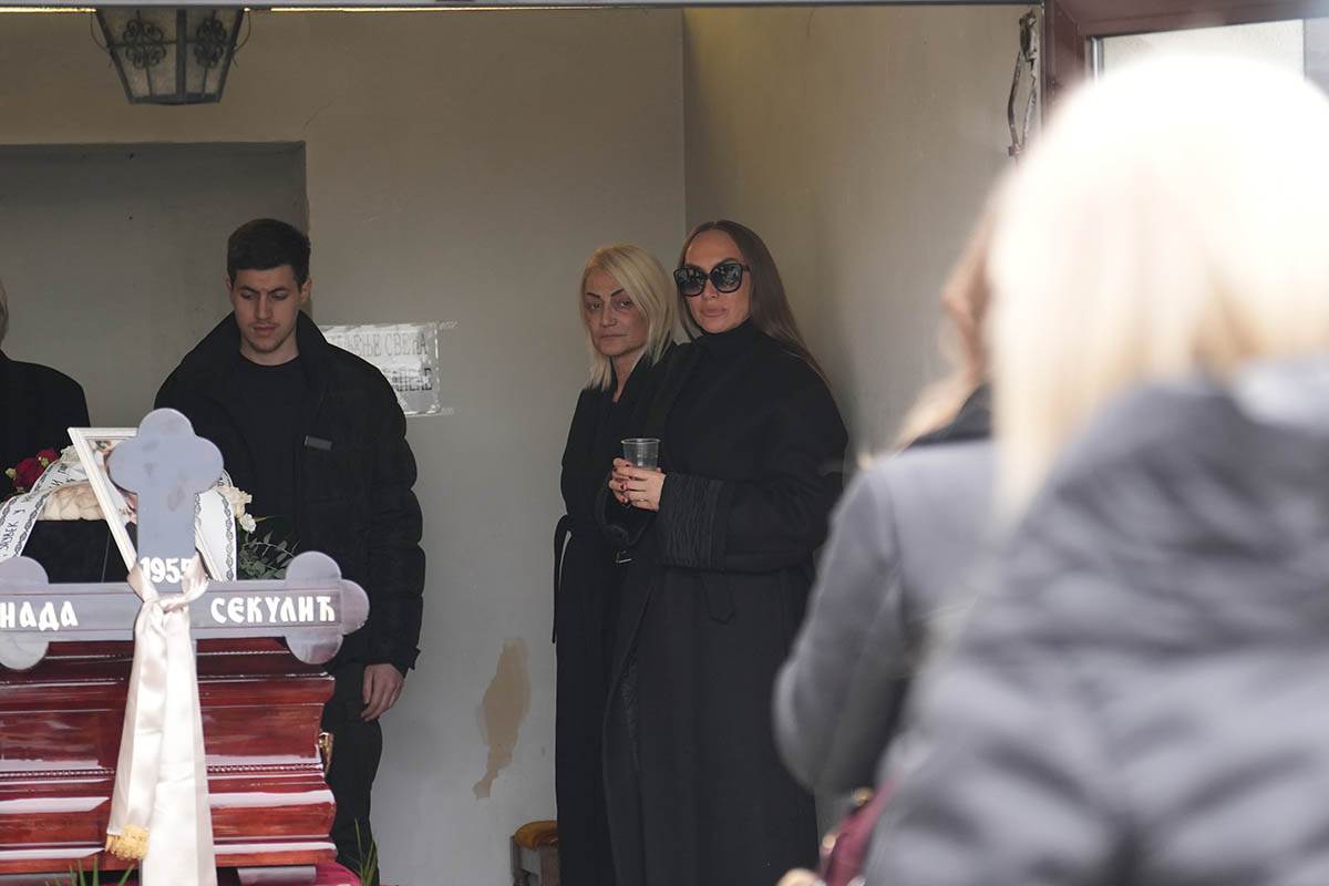 Goga Sekulić majka sahrana (3).jpg