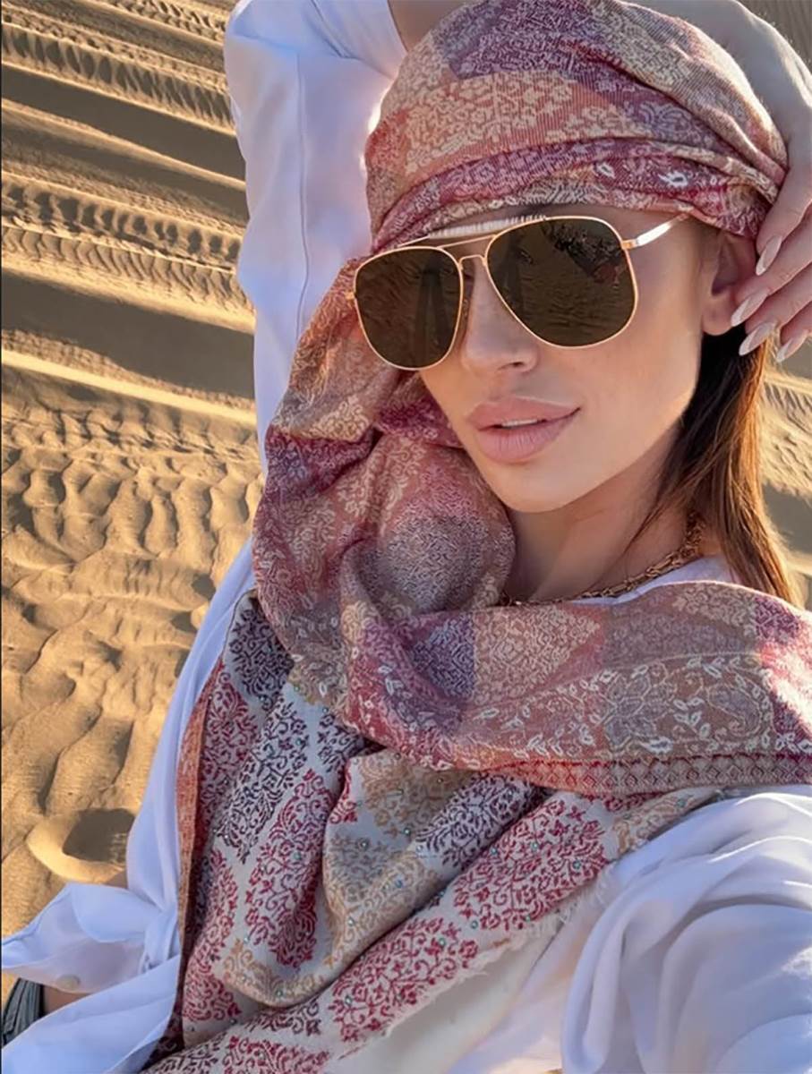 Katarina Živković slavi Dan zaljubljenih u Dubaiju (4).jpg