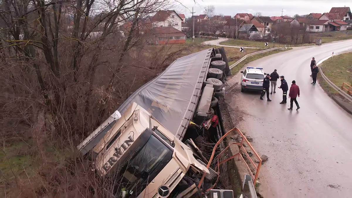 Saobraćajna nezgoda na starom putu Čačak - Kraljevo (7).jpg