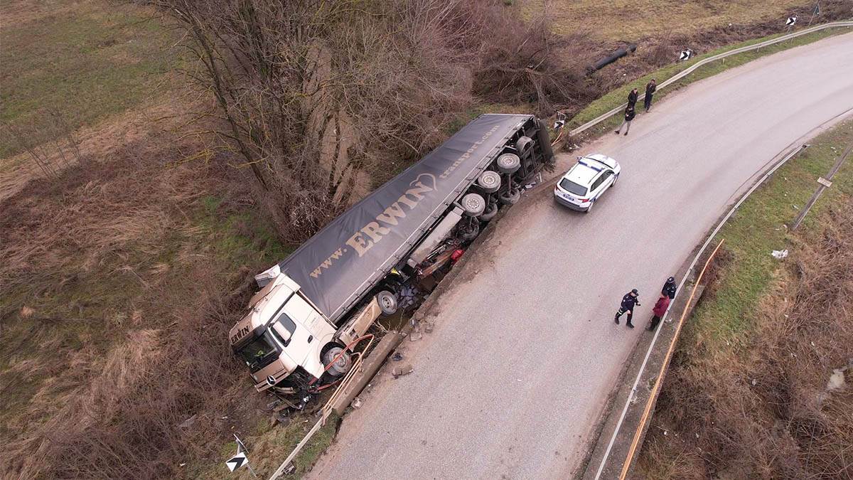 Saobraćajna nezgoda na starom putu Čačak - Kraljevo (9).jpg