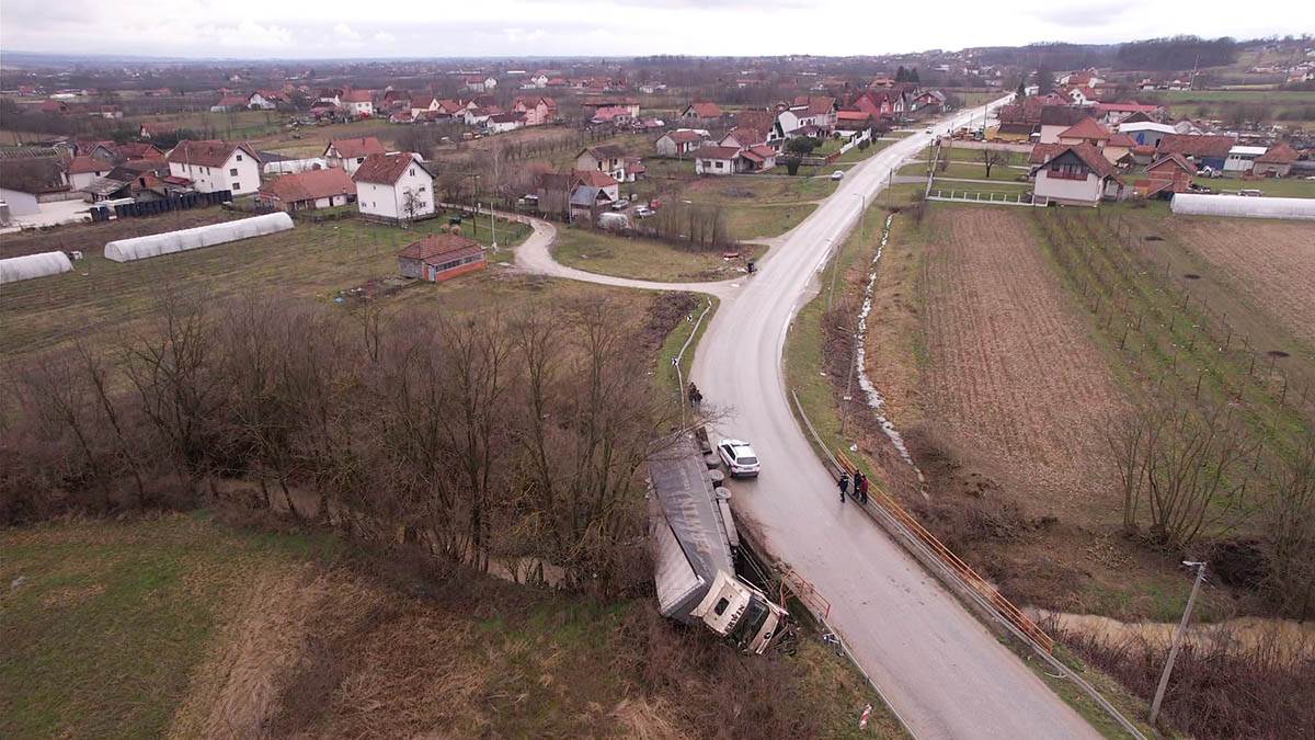 Saobraćajna nezgoda na starom putu Čačak - Kraljevo (10).jpg