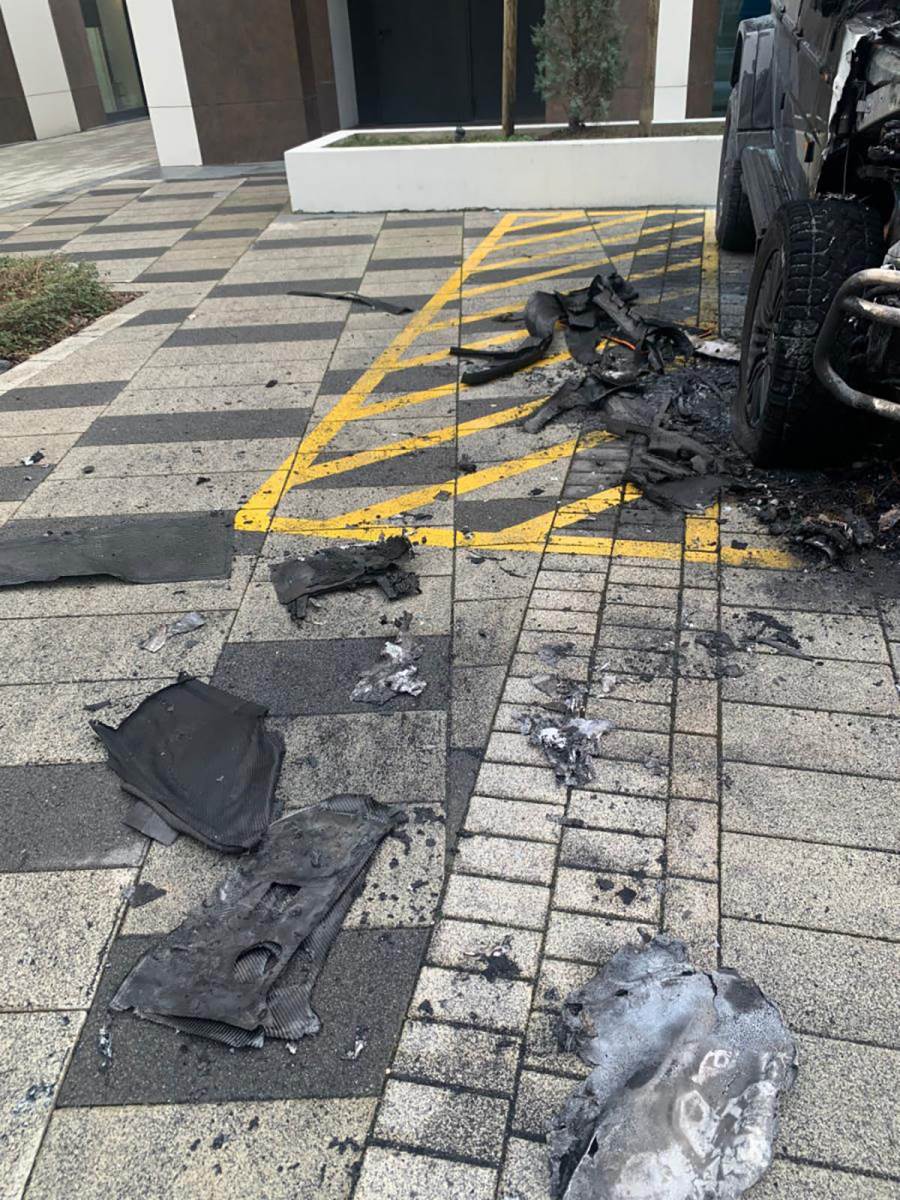 Baka Prase zapaljen auto na mestu za invalide (2).jpg