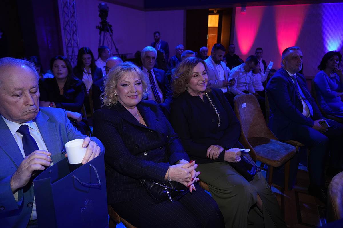 Ana Bekuta i Snežana Đurišić dobile odlikovanje na Dan državnosti  (3).jpg