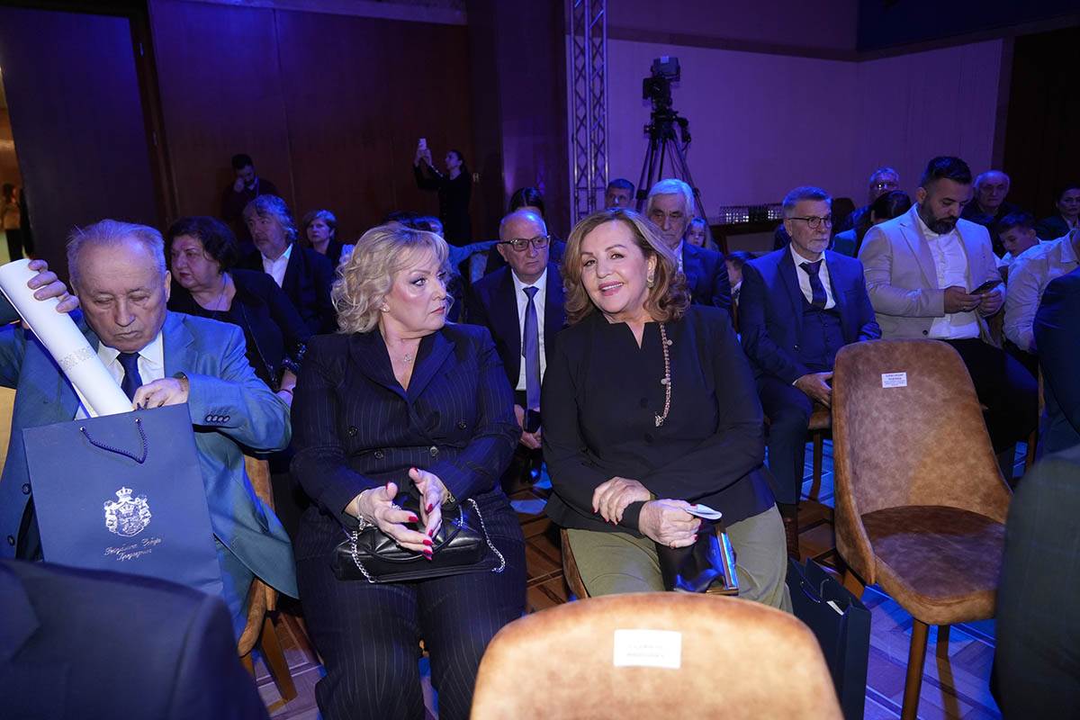 Ana Bekuta i Snežana Đurišić dobile odlikovanje na Dan državnosti  (5).jpg