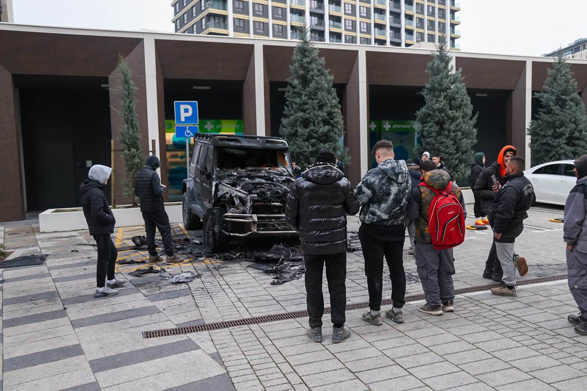 Automobil Bake Praseta (5).jpg