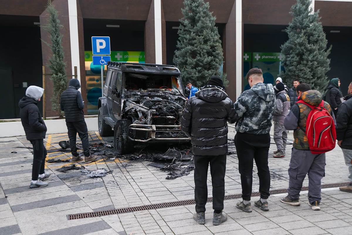 Automobil Bake Praseta (6).jpg