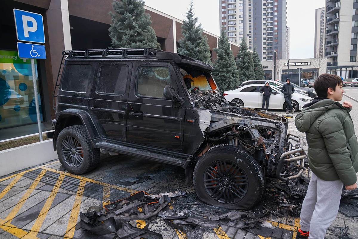 Automobil Bake Praseta (8).jpg