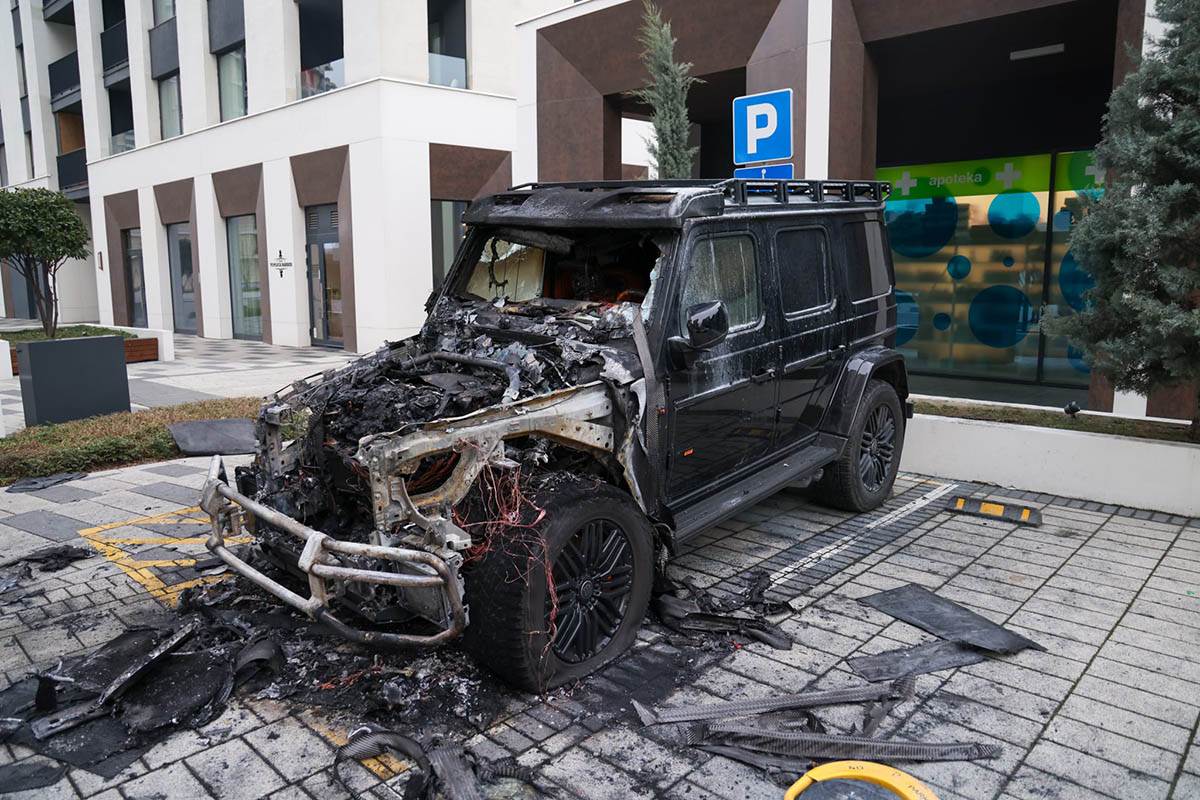 Automobil Bake Praseta (10).jpg