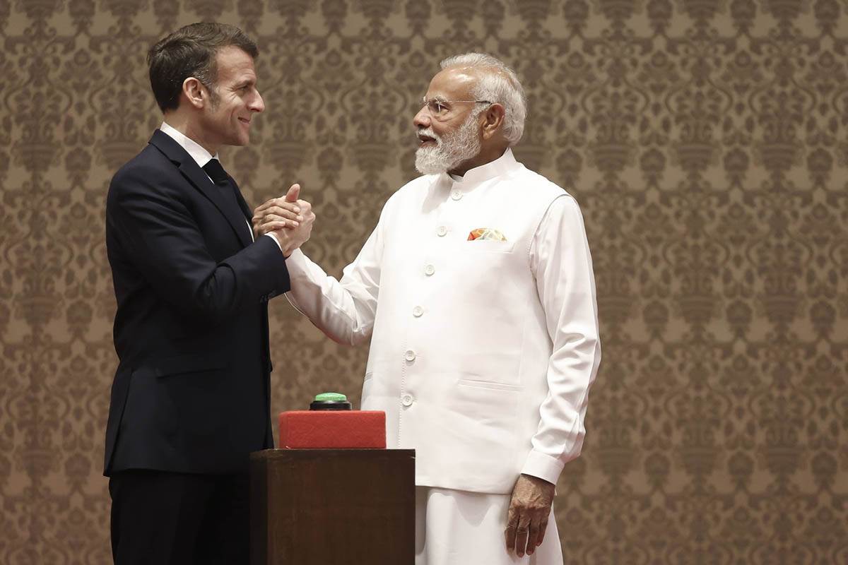 Emanuel Makron i Narendra Modi (2).jpg